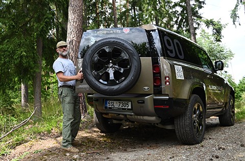 Hynek Čermák a Defender 90: „Je to parádní kára!"