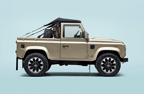 Návrat ikony: Land Rover představuje Defender V8 Soft Top